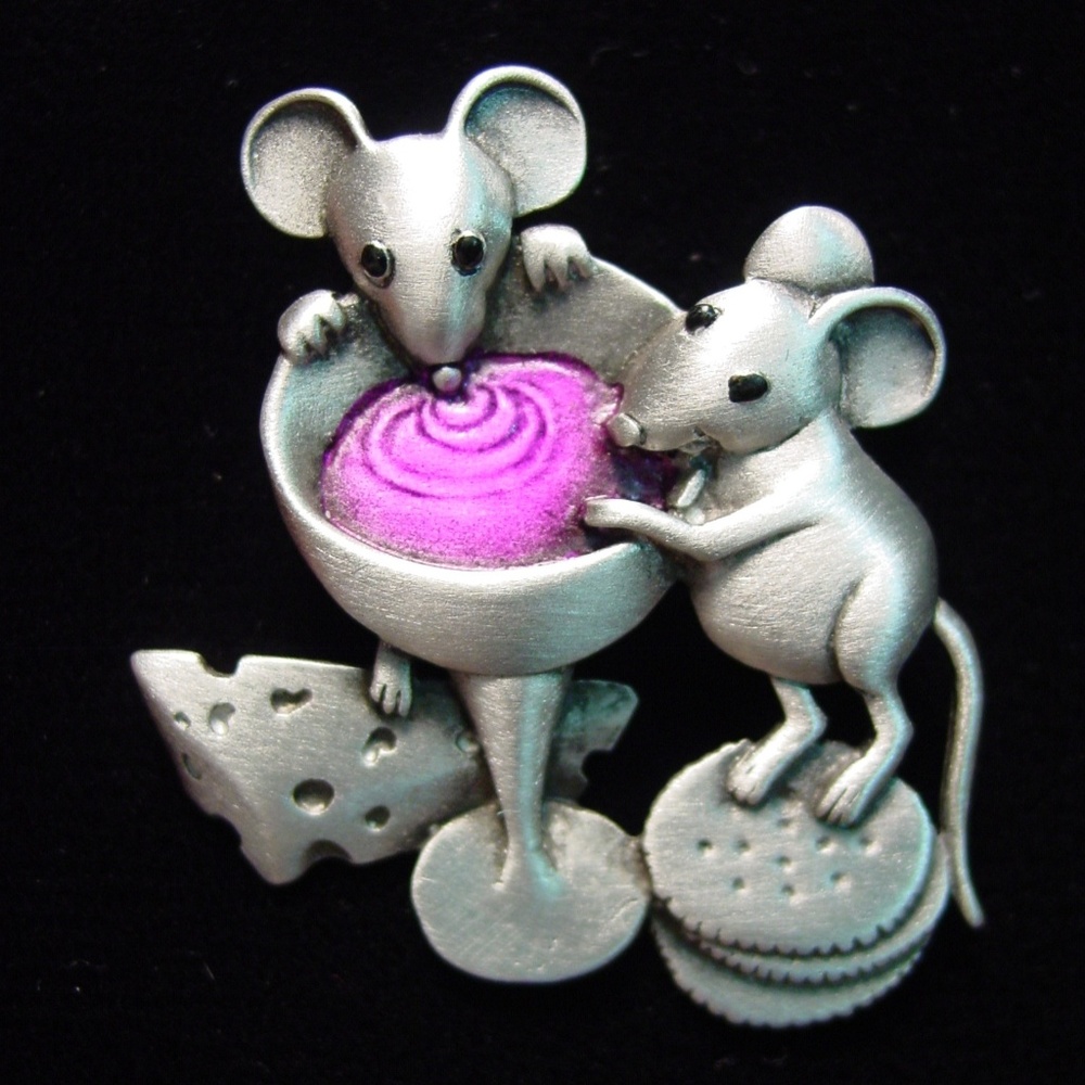 COPY - 🆕 ‘Martini Drinking Mice 🐁’ Pin Brooch